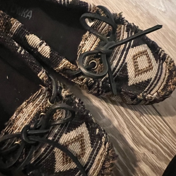 Minnetonka Aztec Print Black & Brown Moccasins 6.5 - Picture 10 of 10